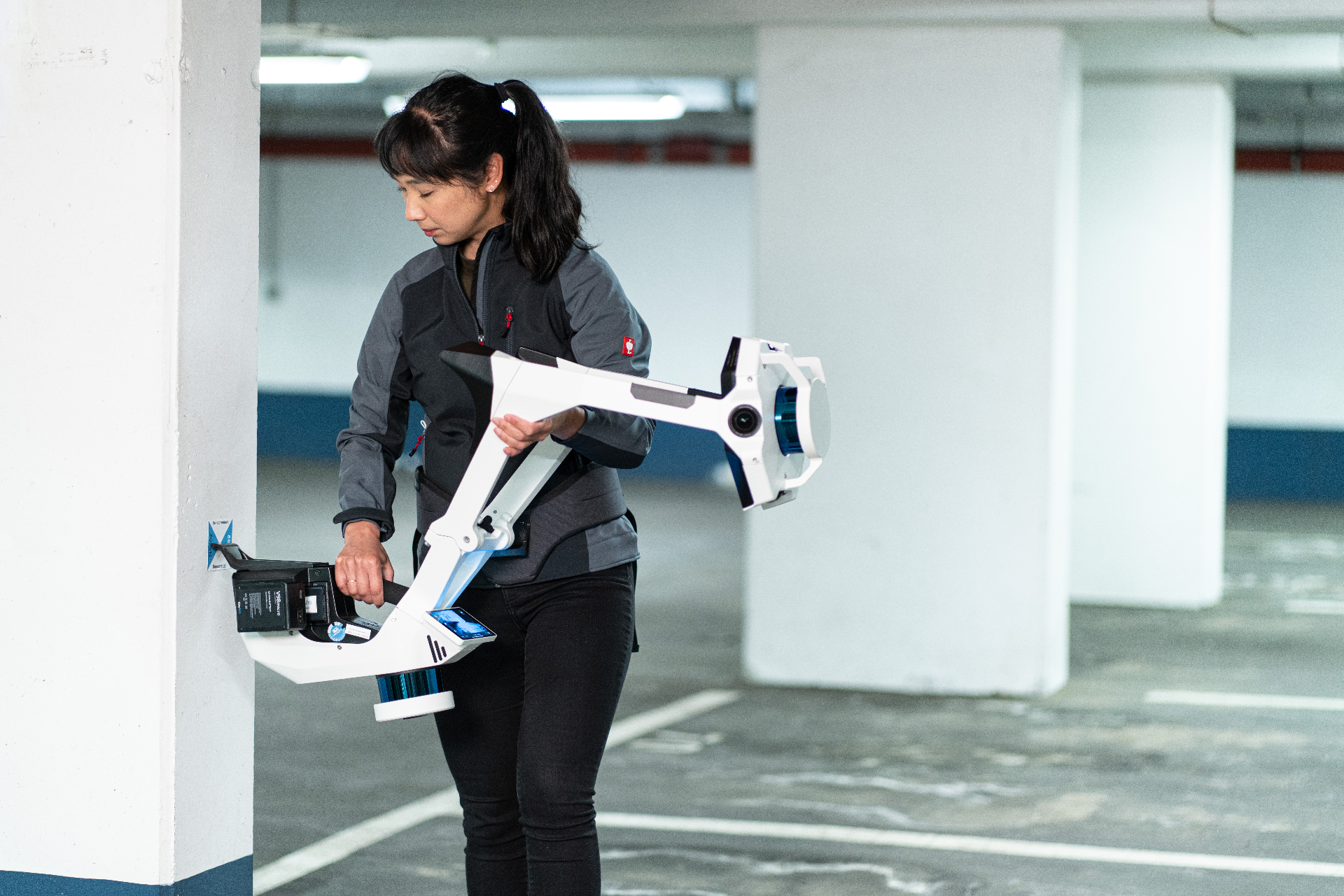 Vision-operator in actie met de LiDAR-scanner op locatie